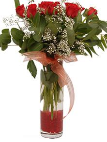  Aksaray uluslararası çiçek gönderme  11 adet kirmizi gül vazo çiçegi
