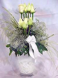  Aksaray online çiçek gönderme sipariş  9 adet vazoda beyaz gül - sevdiklerinize çiçek seçimi