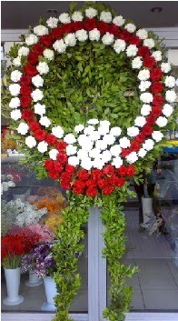 Cenaze çelenk çiçeği modeli  Aksaray anneler günü çiçek yolla 